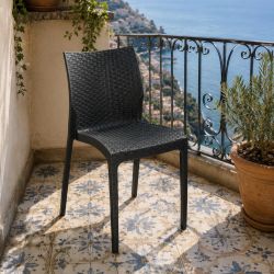 Sedia Madame polipropilene effetto rattan antracite nel balcone